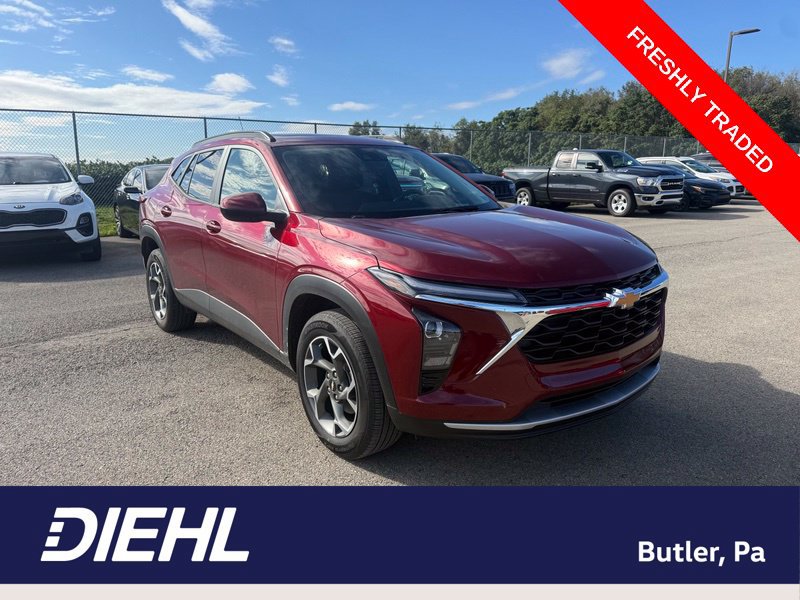 Used 2024 Chevrolet Trax LT w/ Sunroof Package FWD image 1
