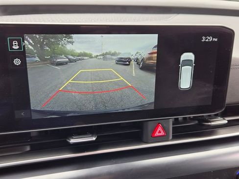 Used 2025 Kia Carnival FWD image 14