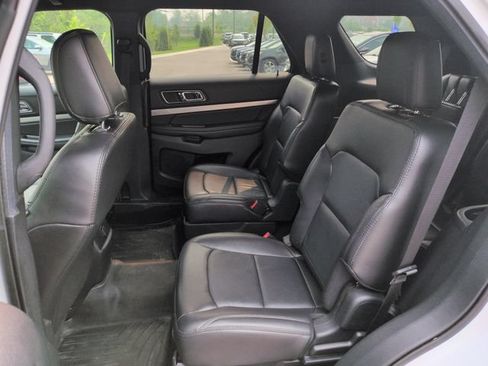 Certified 2018 Ford Explorer XLT w/ Equipment Group 202A AWD/4WD image 22