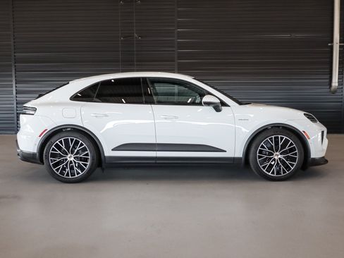 Used 2024 Porsche Macan 4 Electric AWD/4WD image 11