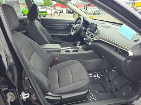 Used 2025 Nissan Altima 2.5 SV FWD image 25