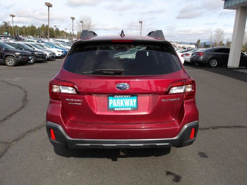 Used 2018 Subaru Outback 2.5i Premium AWD/4WD image 4