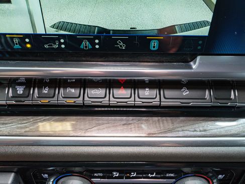 Used 2024 Chevrolet Silverado 2500 LTZ w/ LTZ Premium Package image 26