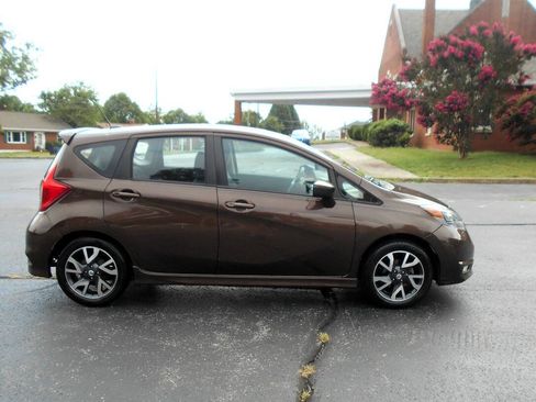 Used 2017 Nissan Versa Note SR w/ SR Tech Package FWD image 5