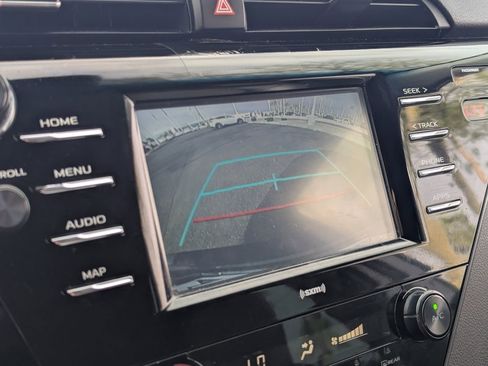 Used 2020 Toyota Camry SE w/ Blackout Package image 23