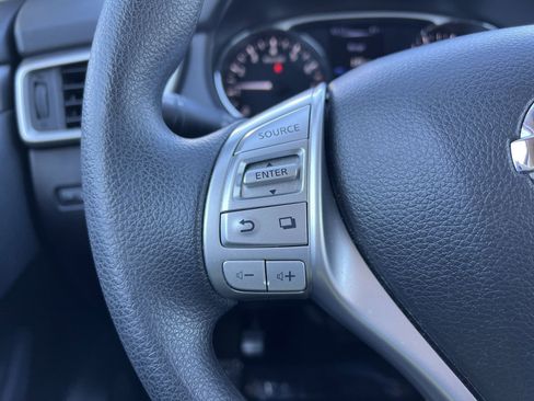 Used 2015 Nissan Rogue SV w/ SV Moonroof Package image 30