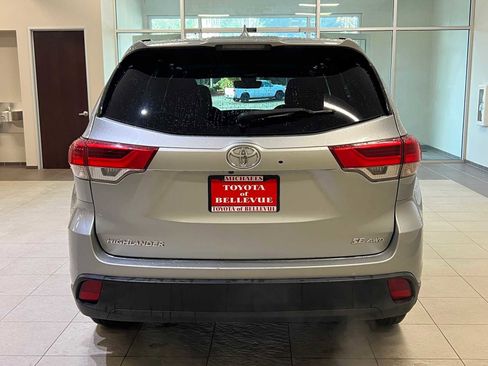 Used 2018 Toyota Highlander SE image 5