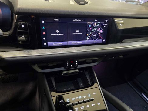 Used 2024 Porsche Cayenne image 28