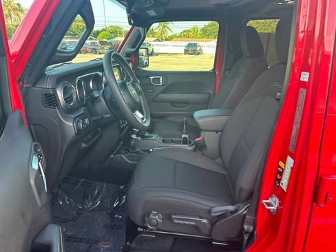 Used 2023 Jeep Wrangler Unlimited Sahara AWD/4WD image 10