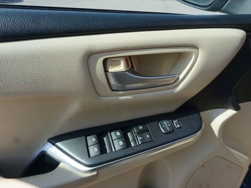 Used 2016 Toyota Camry LE image 3