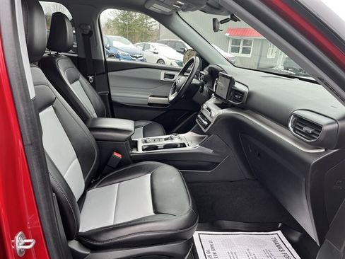 Used 2023 Ford Explorer XLT w/ Equipment Group 202A AWD/4WD image 37