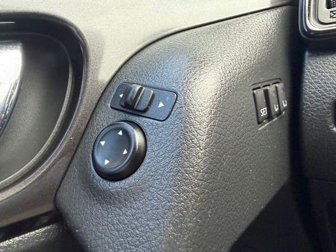 Used 2018 Nissan Rogue SV w/ Premium Package image 26