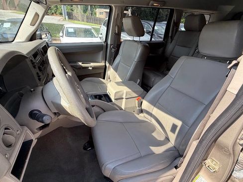 Used 2006 Jeep Commander 2WD image 42