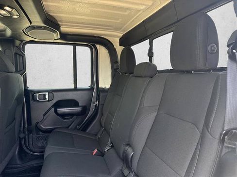Used 2021 Jeep Gladiator Sport AWD/4WD image 17