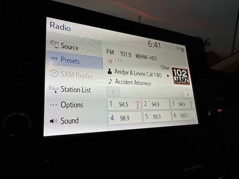 Used 2024 Toyota Camry SE image 29