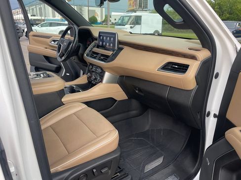 Used 2021 Chevrolet Suburban Premier AWD/4WD image 19