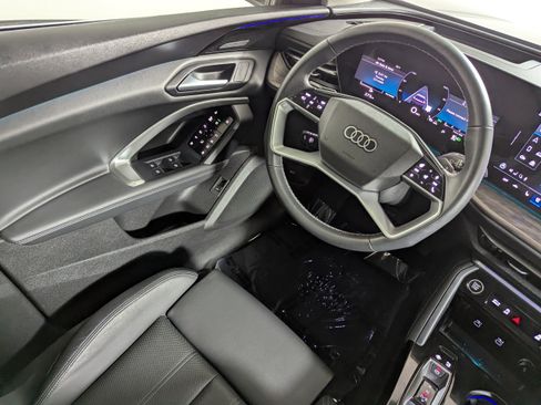 Used 2025 Audi Q5 Premium Plus w/ Premium Plus AWD/4WD image 9