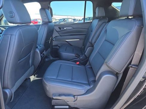 Used 2025 Chevrolet Traverse LT image 14