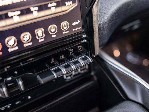 Used 2019 RAM 1500 Laramie image 28