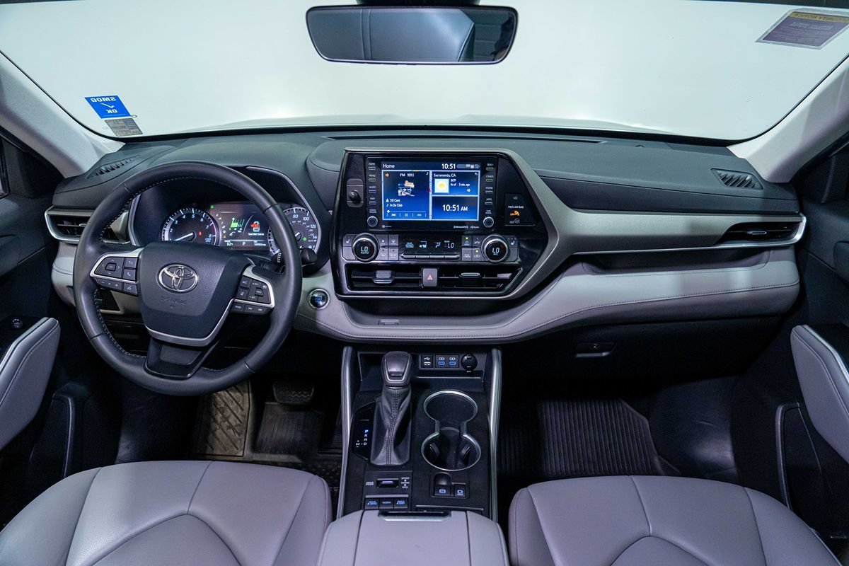 Used 2022 Toyota Highlander XLE AWD/4WD image 26