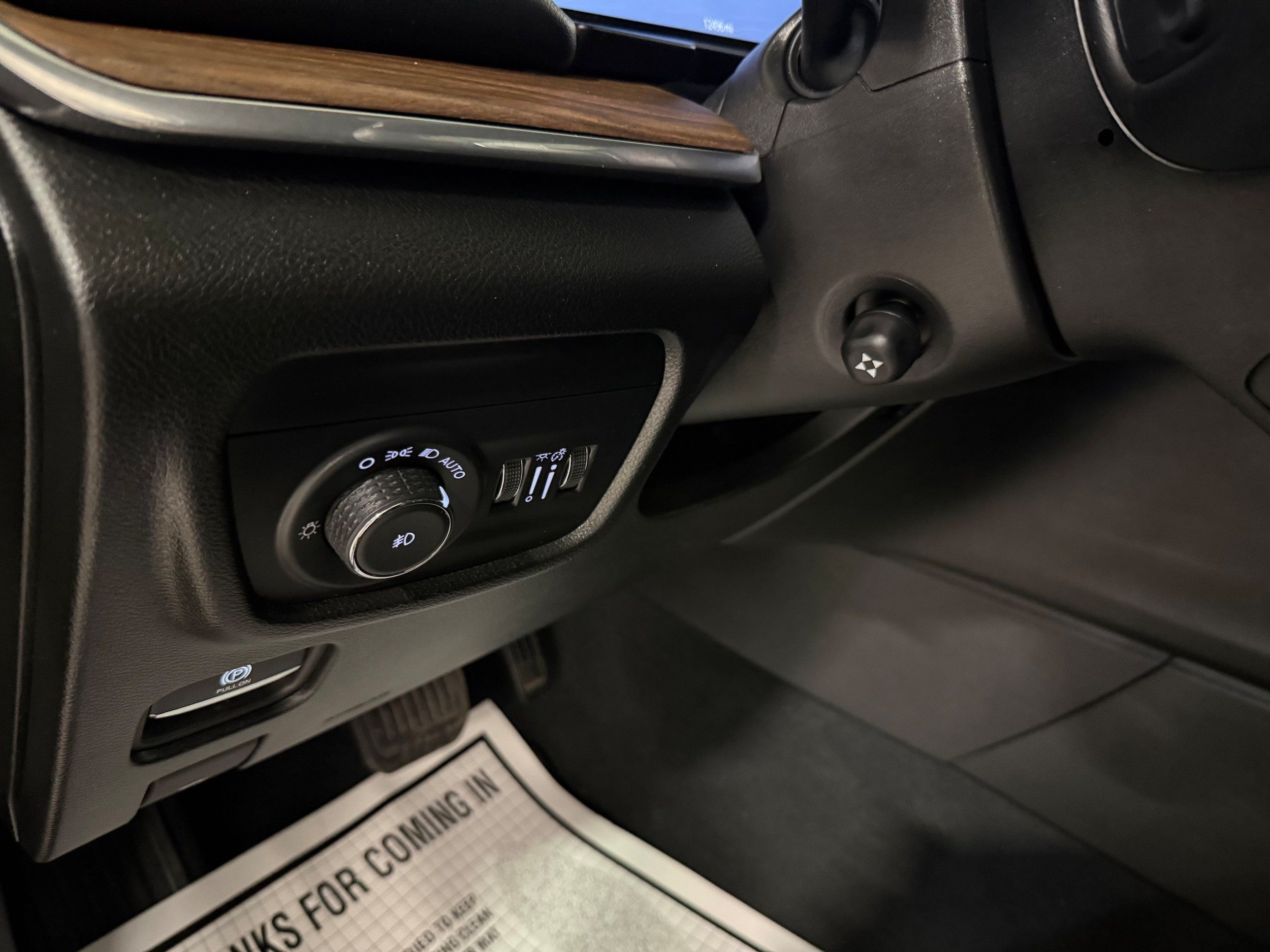 Used 2025 Jeep Grand Cherokee L Summit w/ Luxury Tech Group V AWD/4WD image 51