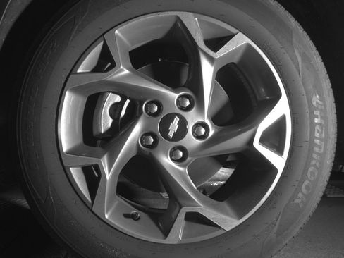 Used 2025 Chevrolet Trax LT FWD image 12