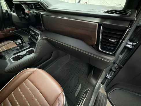 Used 2024 GMC Sierra 1500 Denali Ultimate image 29