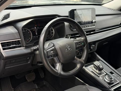 Used 2024 Mitsubishi Outlander SE FWD image 14