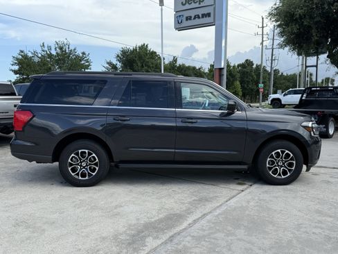 Used 2024 Ford Expedition Max XLT RWD image 3