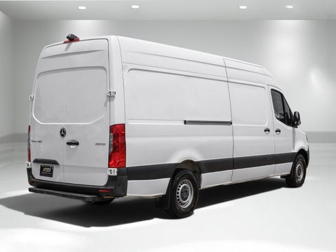 Used 2021 Mercedes-Benz Sprinter 2500 w/ Driver Convenience Package image 6