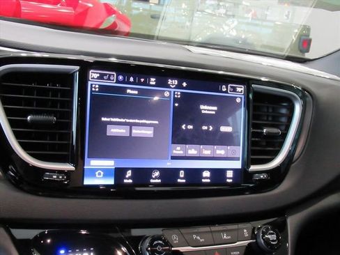 New 2026 Chrysler Voyager LX image 21