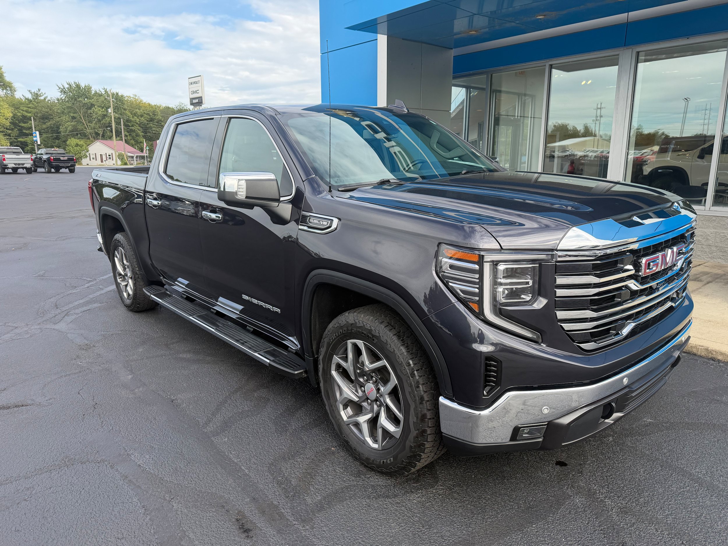 Used 2022 GMC Sierra 1500 SLT w/ SLT Premium Plus Package AWD/4WD image 3