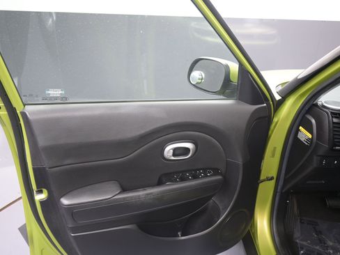 Used 2015 Kia Soul + image 16