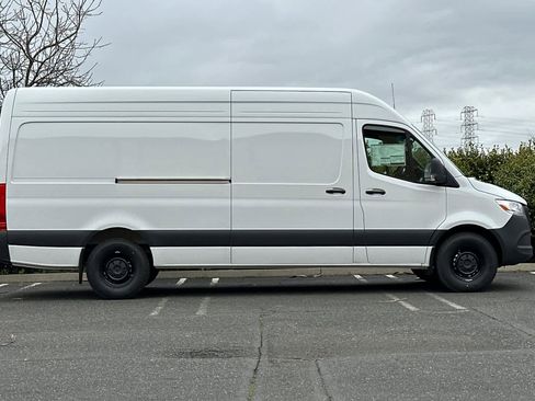 New 2025 Mercedes-Benz Sprinter 2500 image 2