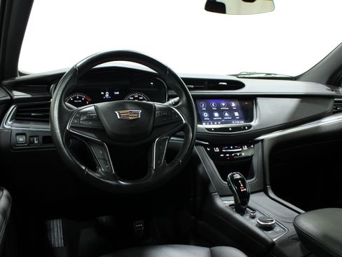 Used 2020 Cadillac XT5 Luxury FWD image 2