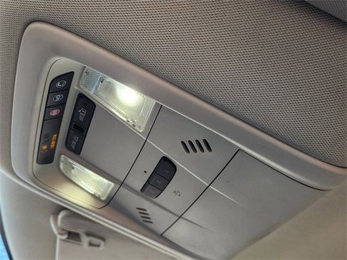 Used 2022 Buick Enclave Essence image 25