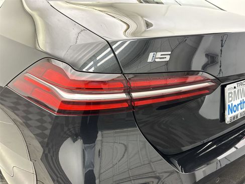 Used 2024 BMW i5 eDrive40i w/ M Sport Package image 19