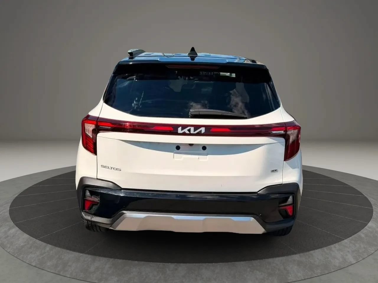 Used 2024 Kia Seltos S AWD/4WD image 5