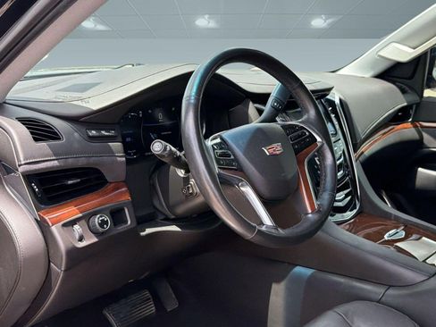 Used 2016 Cadillac Escalade Luxury RWD image 4
