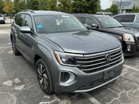Used 2025 Volkswagen Atlas SE AWD/4WD image 5