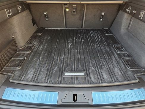 Used 2025 Land Rover Range Rover Velar Dynamic SE image 22