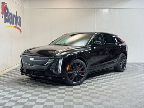 New 2026 Cadillac Lyriq V image 2