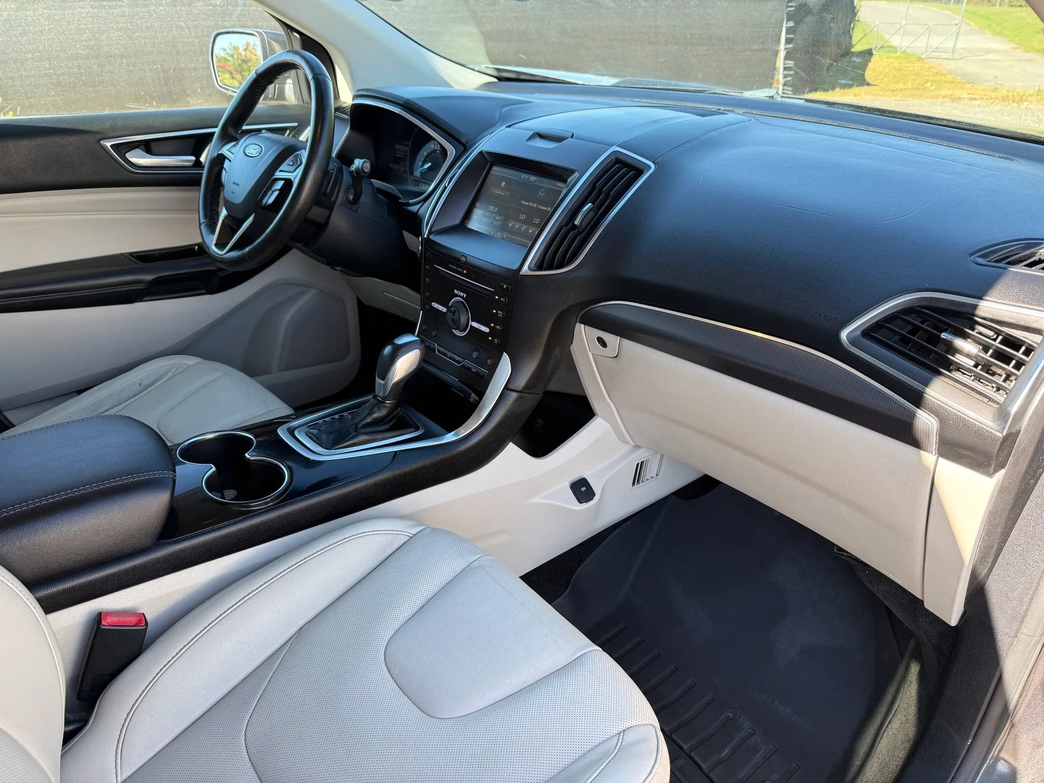 Used 2015 Ford Edge Titanium w/ Equipment Group 301A AWD/4WD image 19