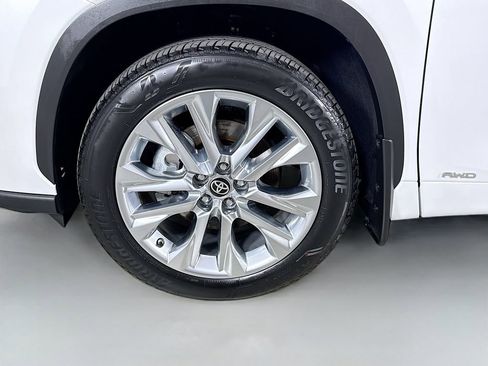 Certified 2025 Toyota Highlander Limited image 36
