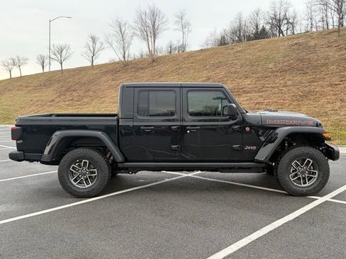 New 2026 Jeep Gladiator Mojave w/ Safety Group AWD/4WD image 9