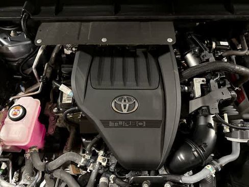 Used 2023 Toyota Highlander XLE AWD/4WD image 12