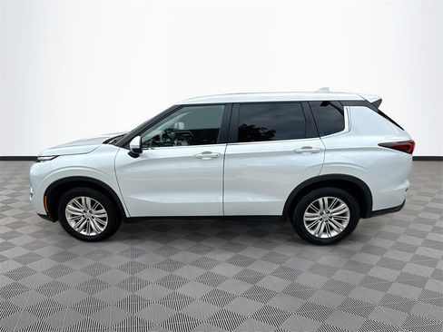Used 2024 Mitsubishi Outlander ES image 5