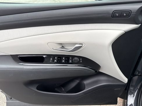 Used 2025 Hyundai Tucson Limited FWD image 17