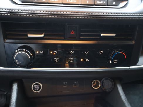 Used 2023 Nissan Rogue S image 23