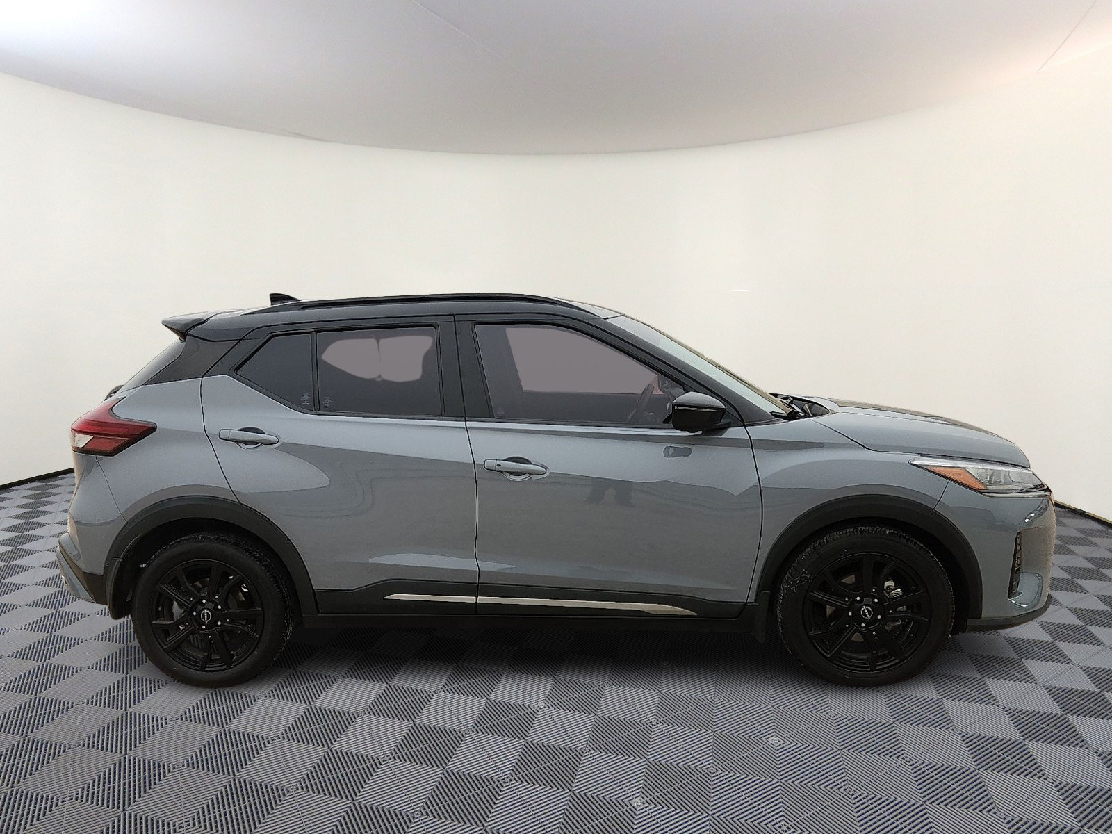 Used 2023 Nissan Kicks SR FWD image 5